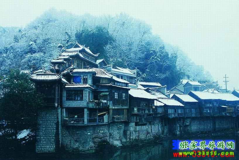 長沙往返A(chǔ)8線：鳳凰古城、梵凈山、德夯苗寨汽車三日游